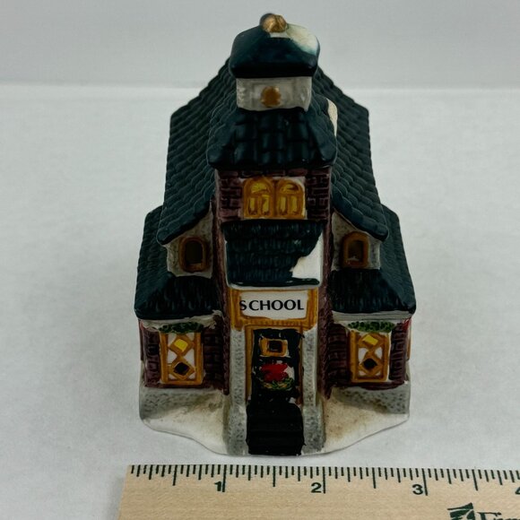 Vintage Ceramic Light-Up Christmas Village Schoolhouse Wreath Snow Small 4.5" - Picture 10 of 16